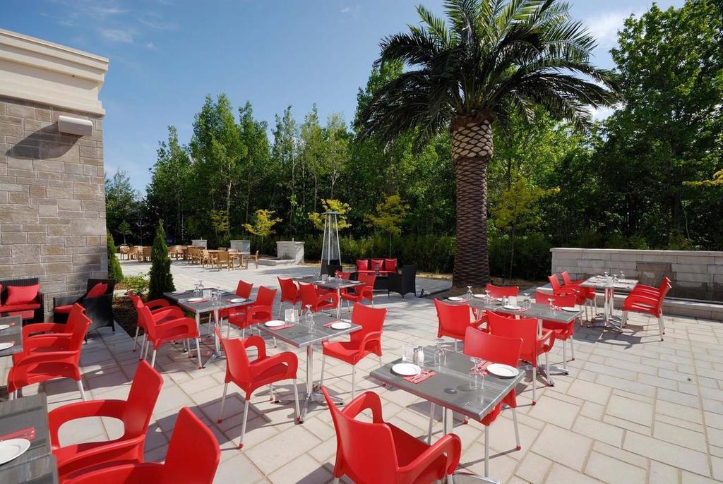 Imperia Hotel Et Suites Terrebonne Eksteriør bilde